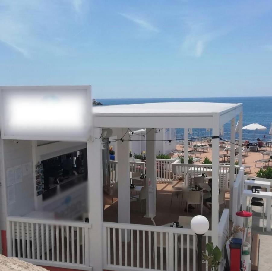 Amata Villa Vacanza 莱乌卡 外观 照片